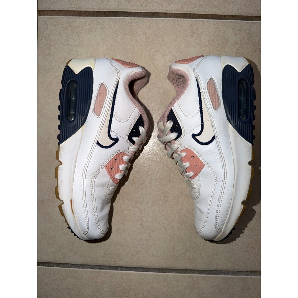 Nike Air Max 90 Leather SE "White Pink Glaze" Y 4 stylish and functional runni